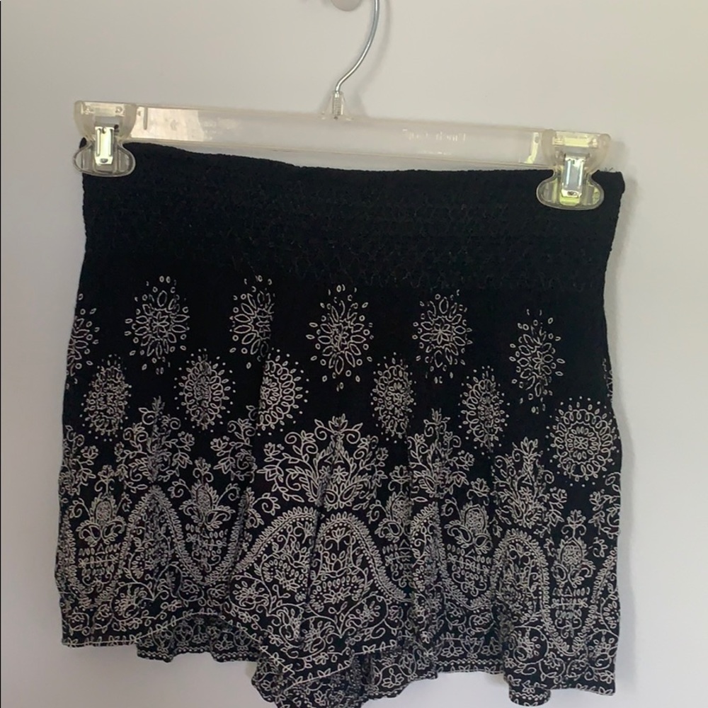 Black and white floral flowy shorts